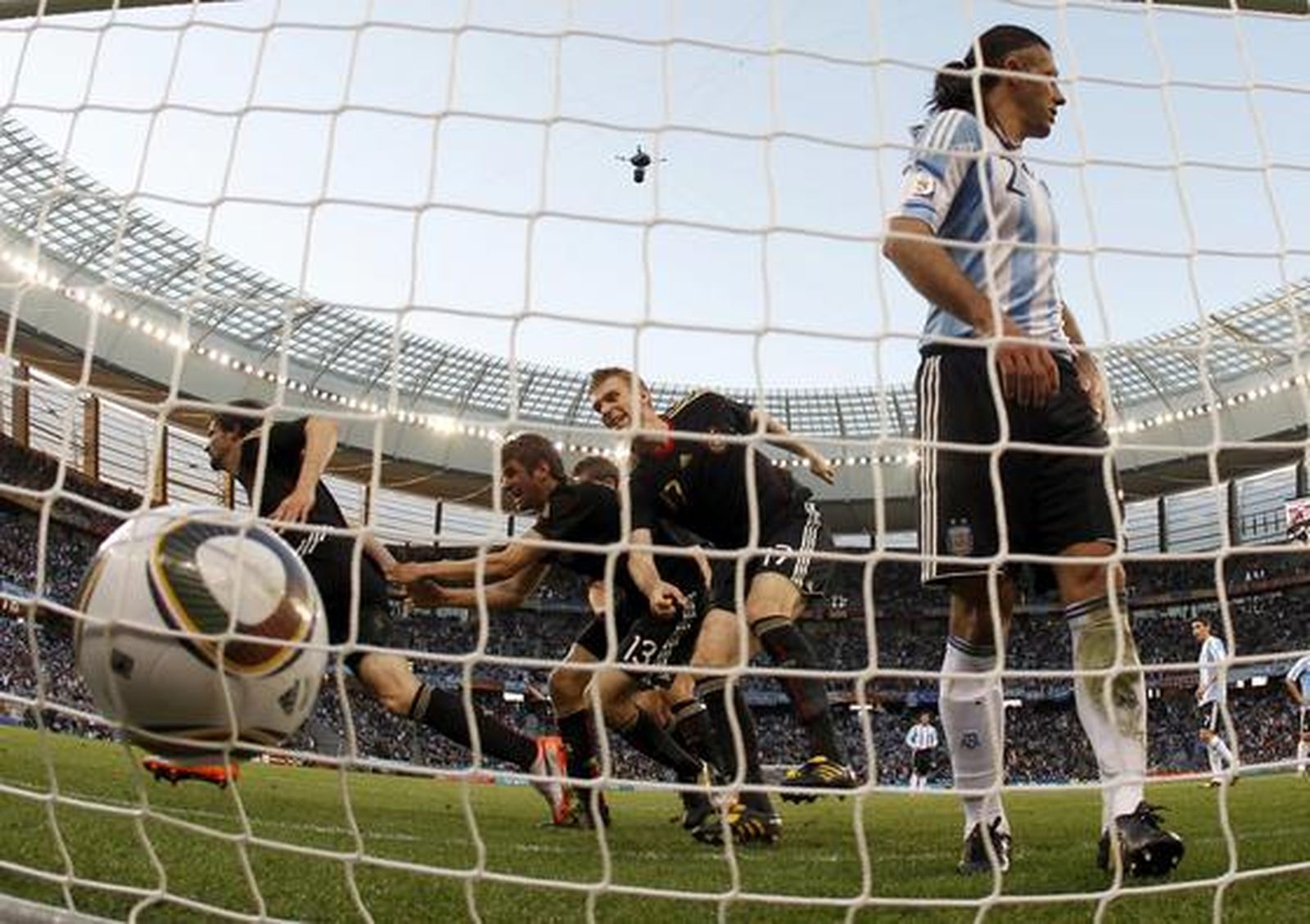 Alemania pone en evidencia a Argetina y obtiene el pase a semifinales. / Reuters