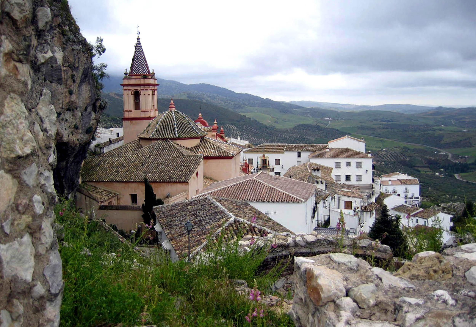 Entre los apellidos singulares de cada municipio destaca el de Zahara de la Sierra.