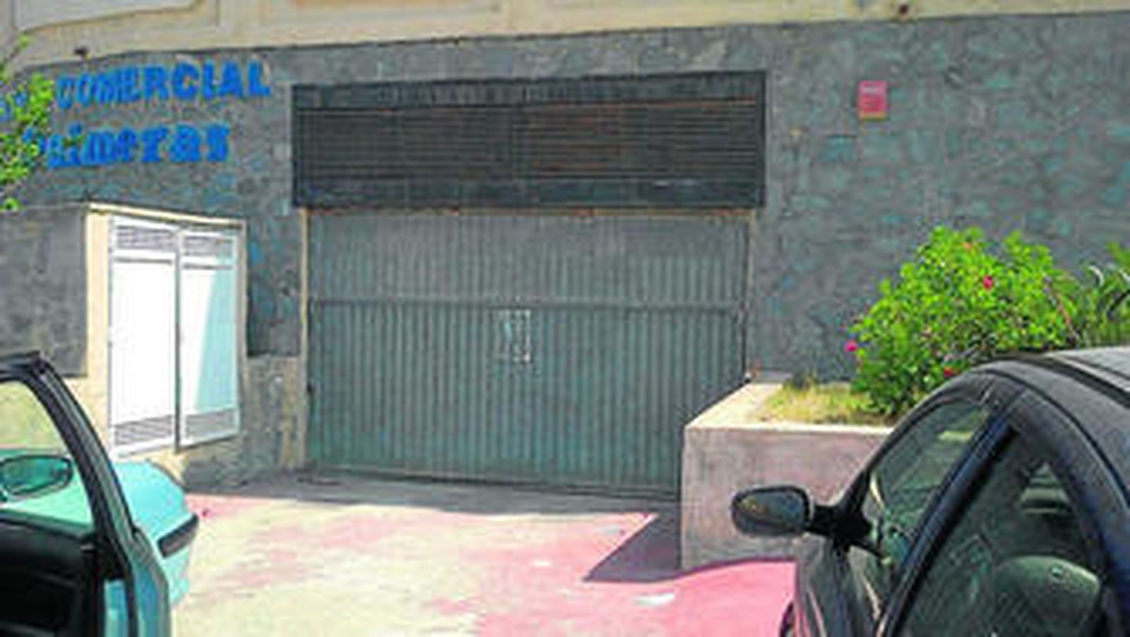 Imagen del aparcamiento sin placa de vado, en Taraguila.