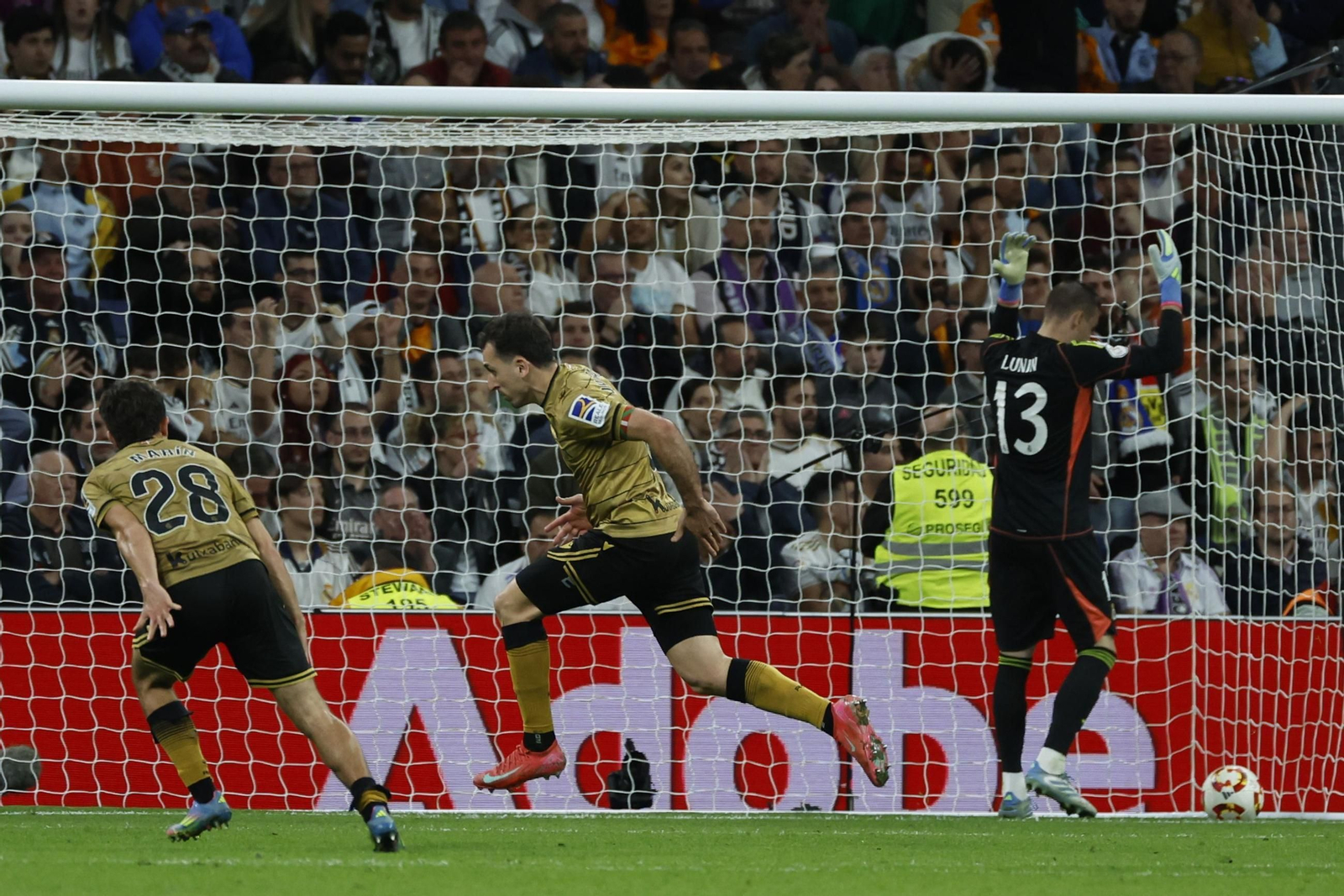 Las fotos del Real Madrid - Real Sociedad camino del Estadio de la Cartuja