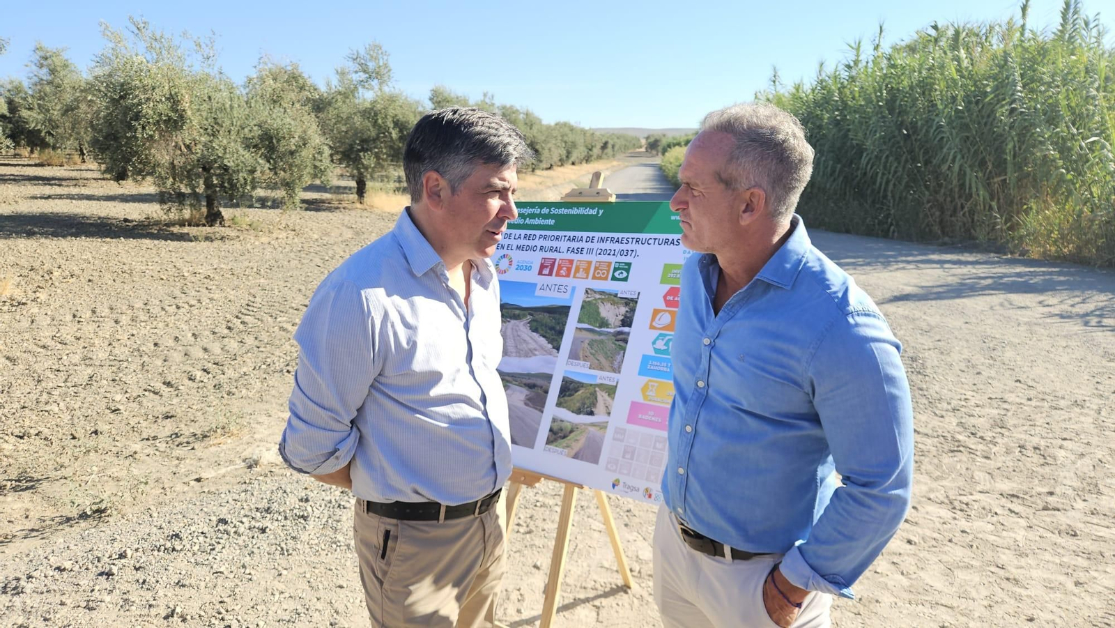 Dirigentes institucionales en la inauguración del Cordel de la Zarza.
