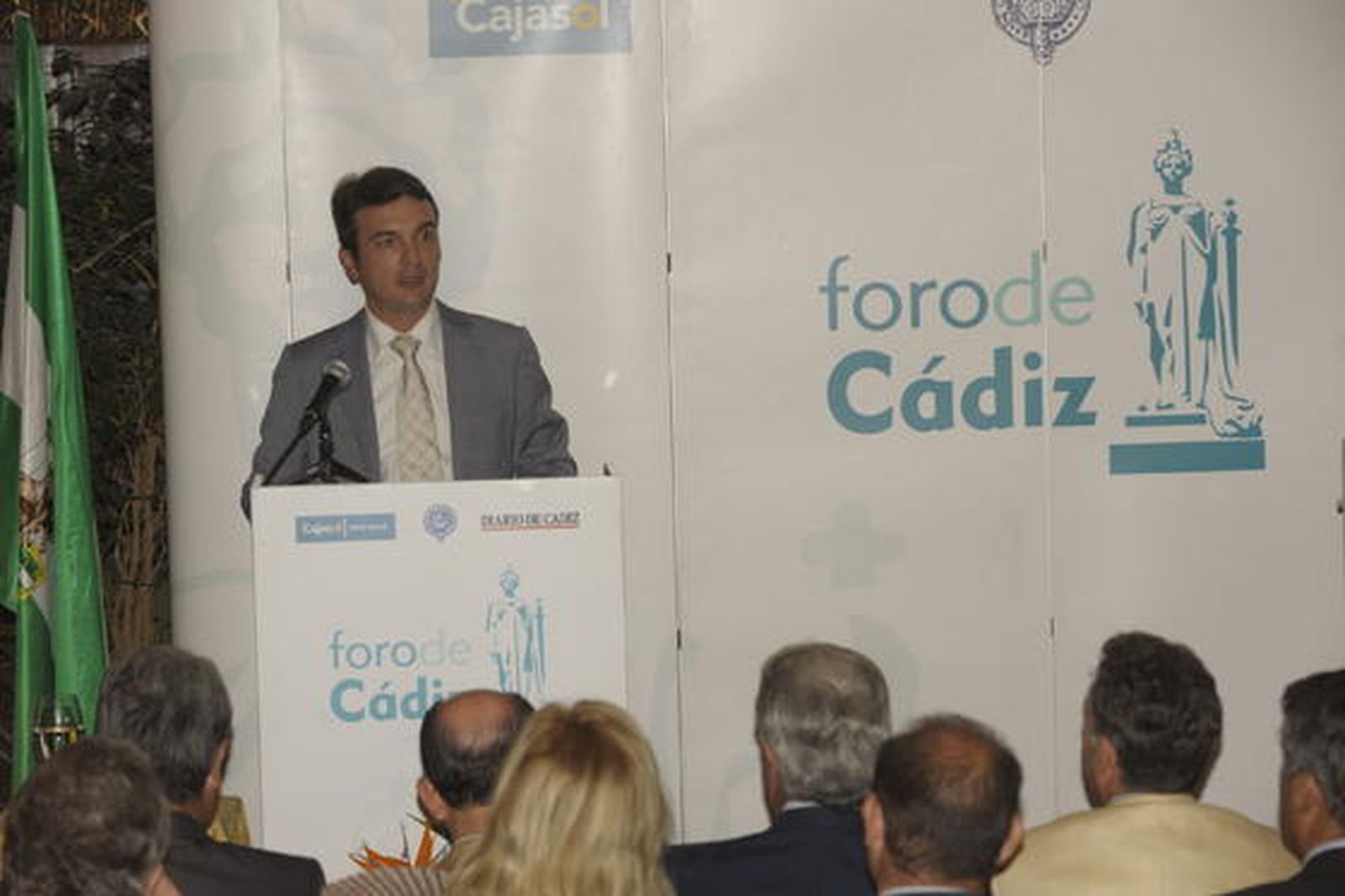 El rector Eduardo González Mazo se encargó de la presentación.

Foto: Joaquin Hernandez Kiki