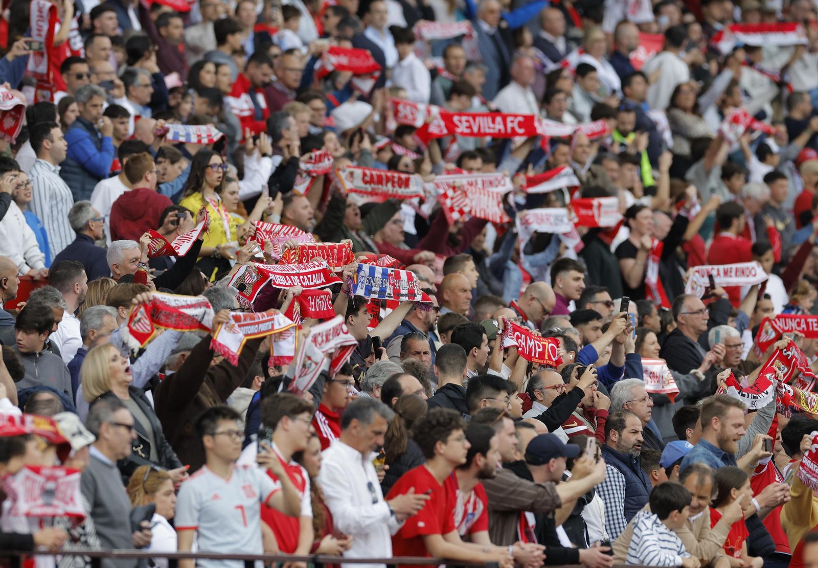 Búscate en las fotos del Sevilla Fc - Atlético de Madrid