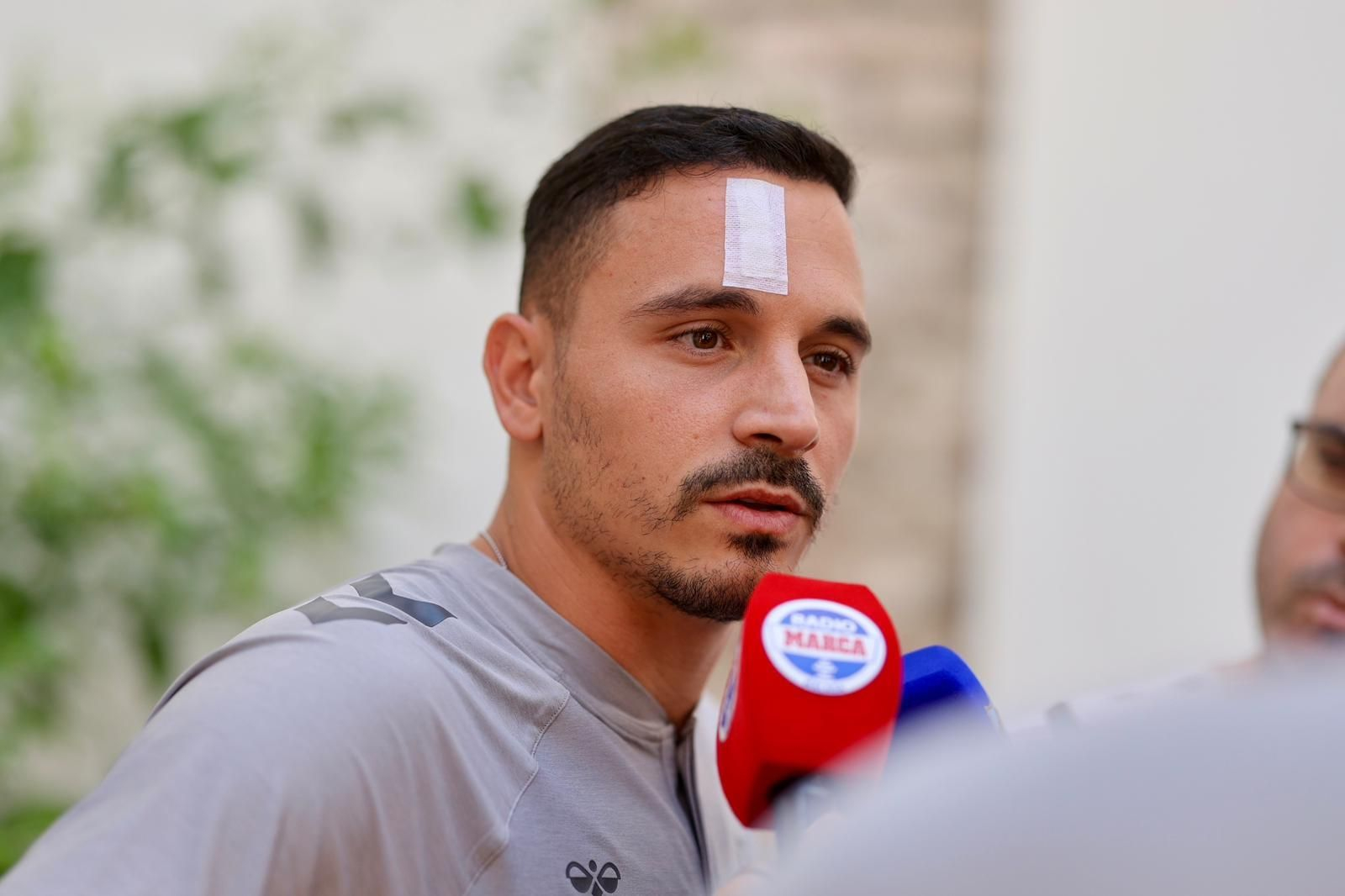 La ofrenda del Málaga CF a la Divina Pastora, en fotos