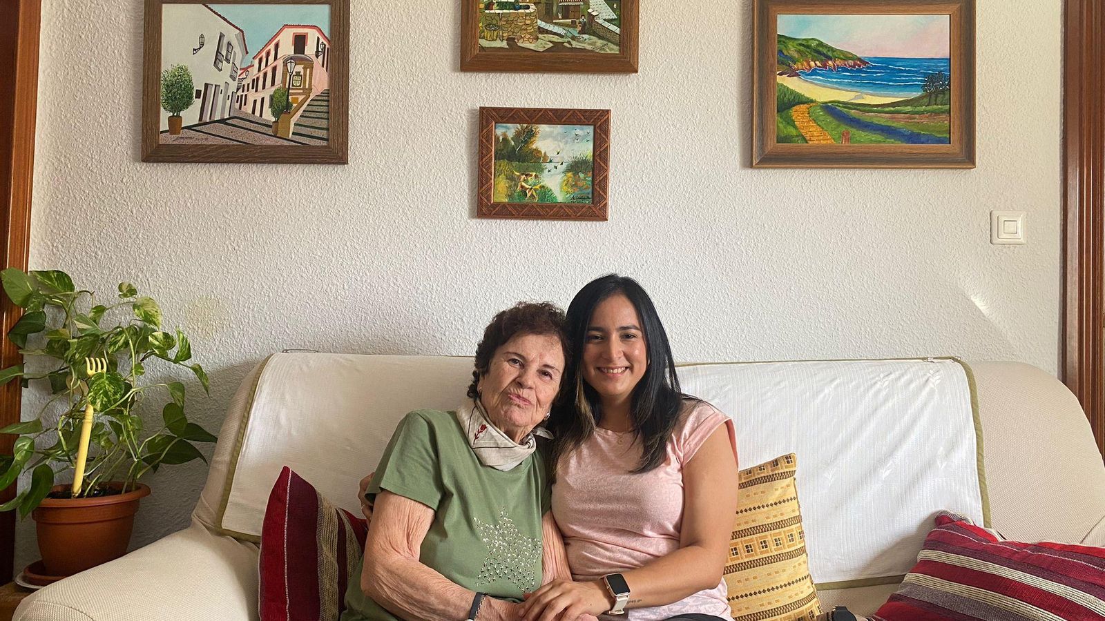 Carmen Segarra y Pamela en casa