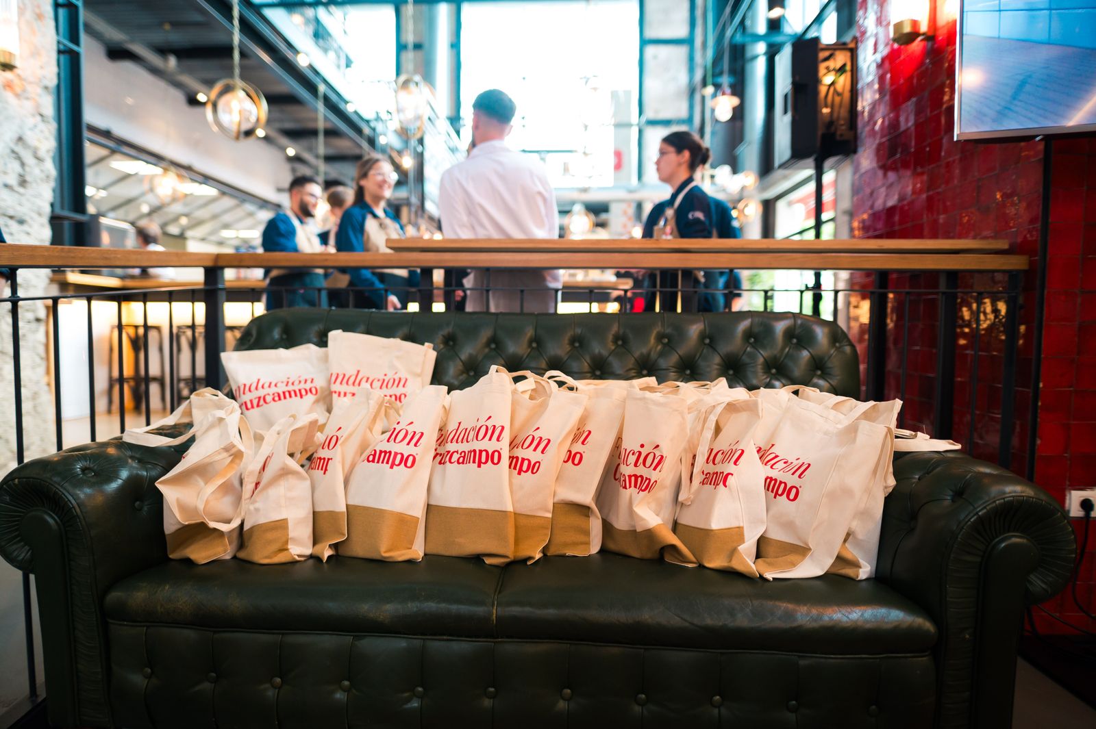 Las fotos de jugadores del Betis y del Sevilla en la Cruzcampo