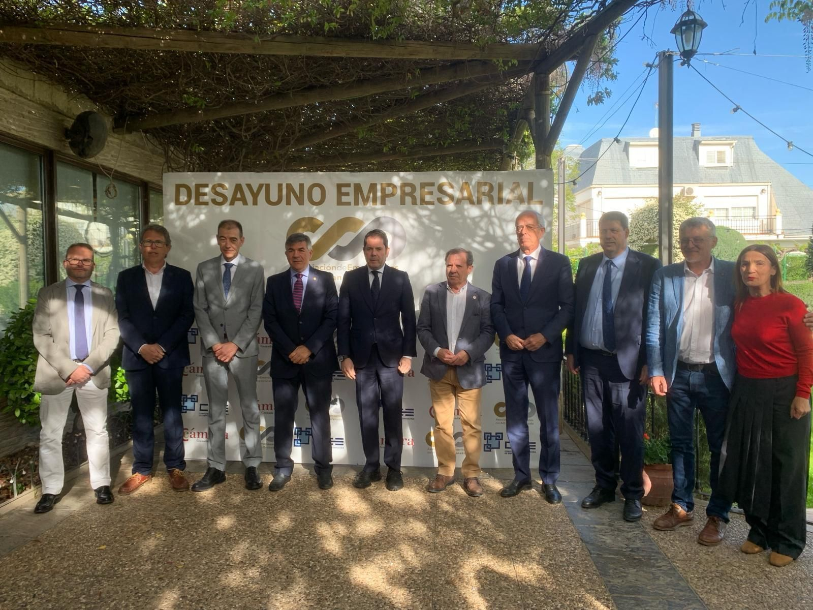 Representantes en el desayuno empresarial de la Asociación de Empresarios del Altiplano.