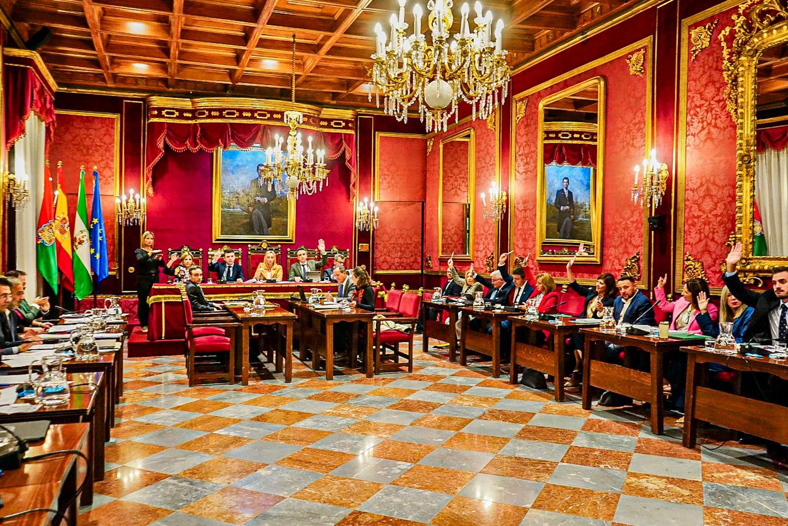 Imagen de una votación ocurrida durante el pleno de octubre del Ayuntamiento de Granada