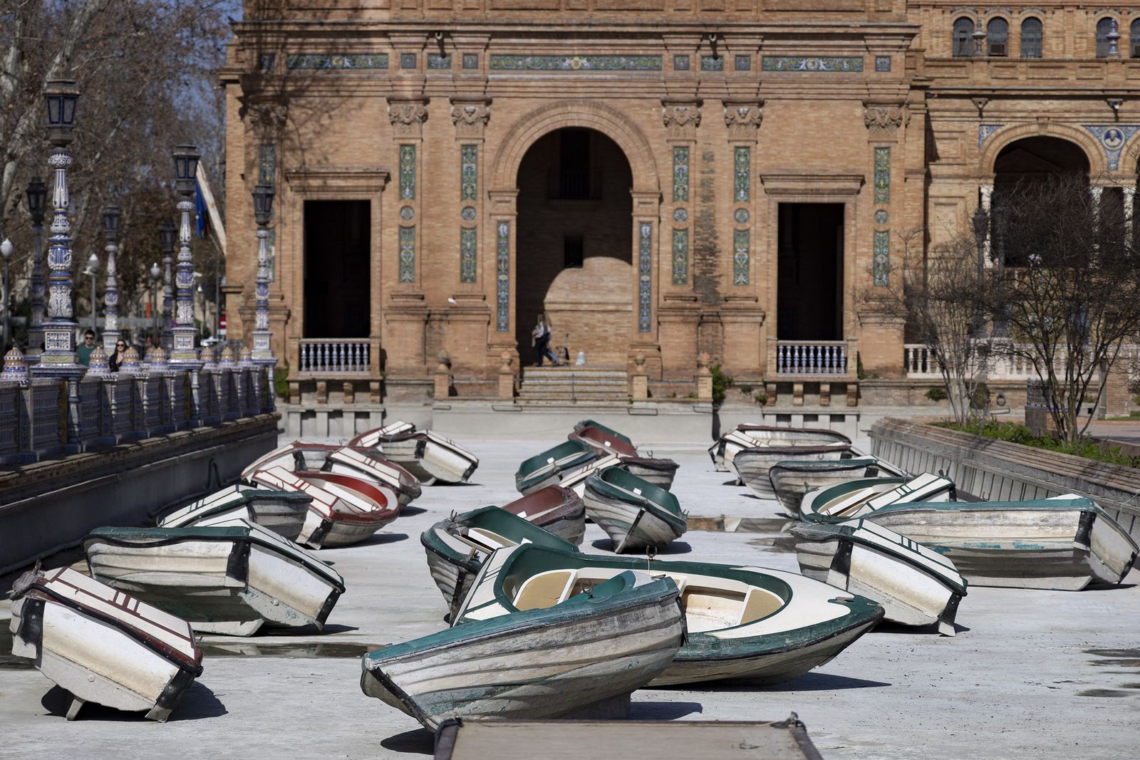 El insólito estado de la Plaza de España de Sevilla, en imágenes