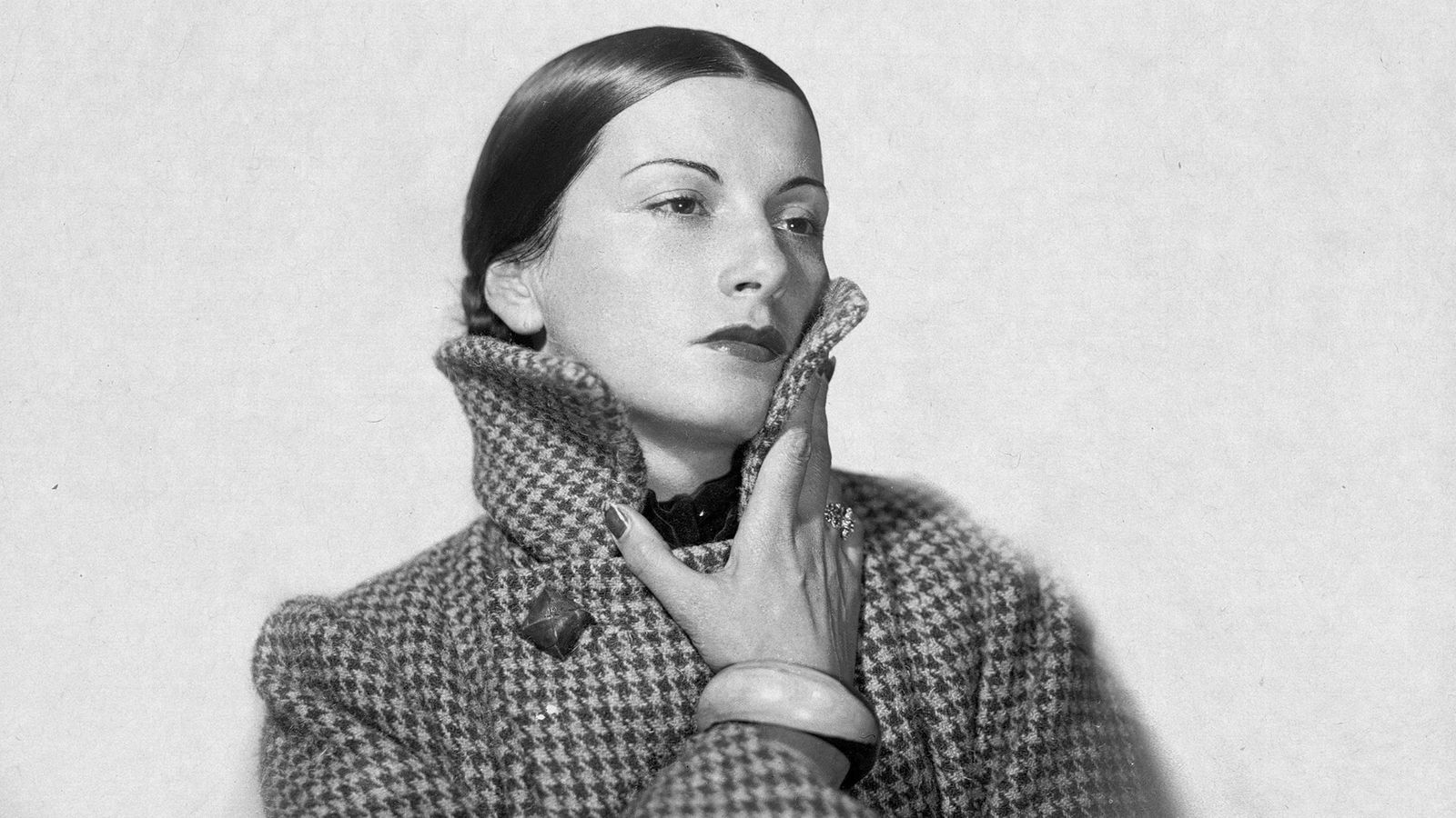 Blanca Luz Brum en 1940. (Foto de Alfredo Molina Lahitte, Biblioteca Nacional de Chile).