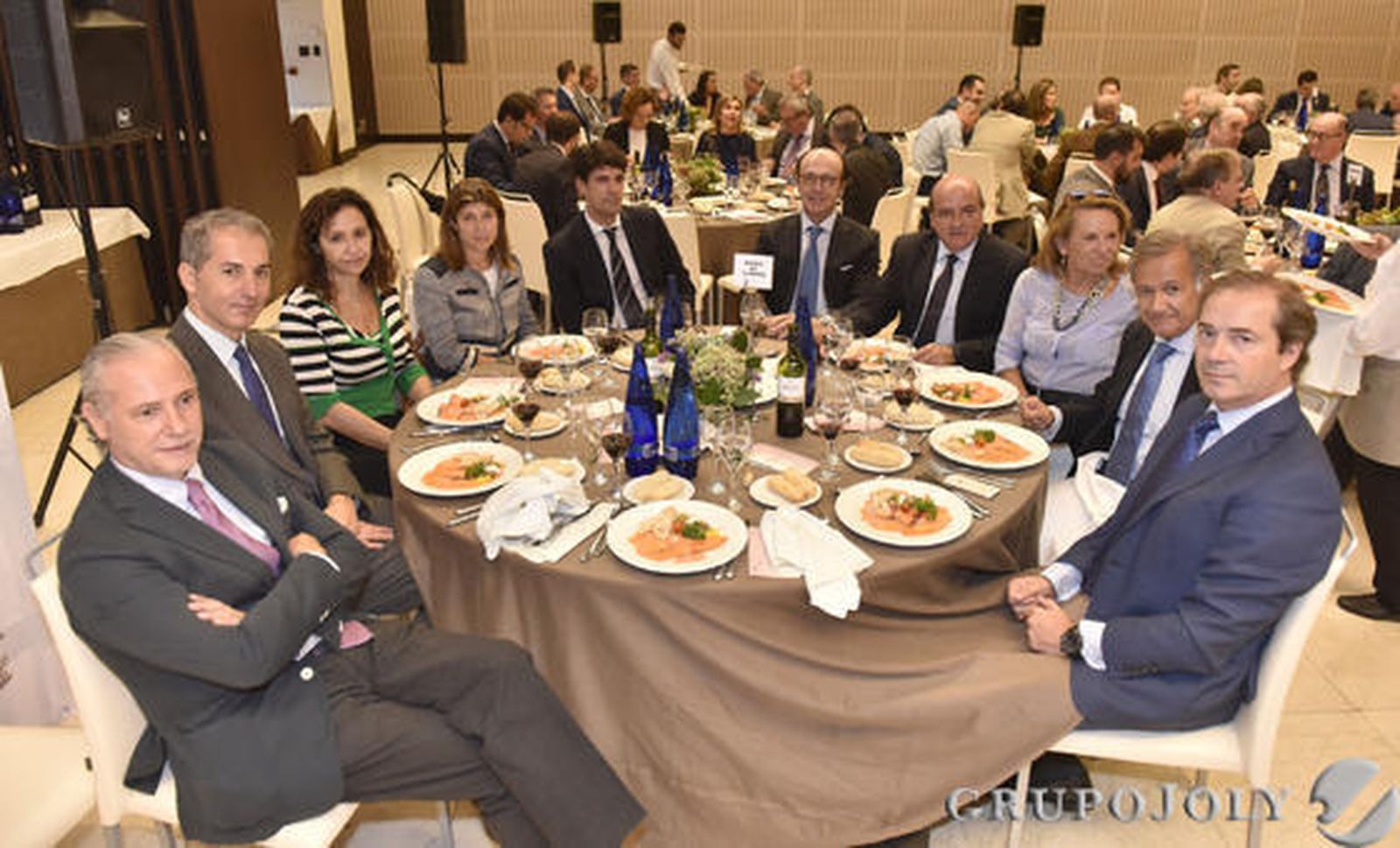 Leonardo Rodríguez de la Borbolla, Isidro Tornos, Arancha Manzanares, Blanca Rodríguez-Piñero, Carlos Soto, Luis M. González Ruano, Luis Miguel Martínez, Pilar Serrano, Jorge Segura y Antonio Pérez Osto. / Reportaje gráfico: Juan Carlos Vázquez y Victoria Hidalgo