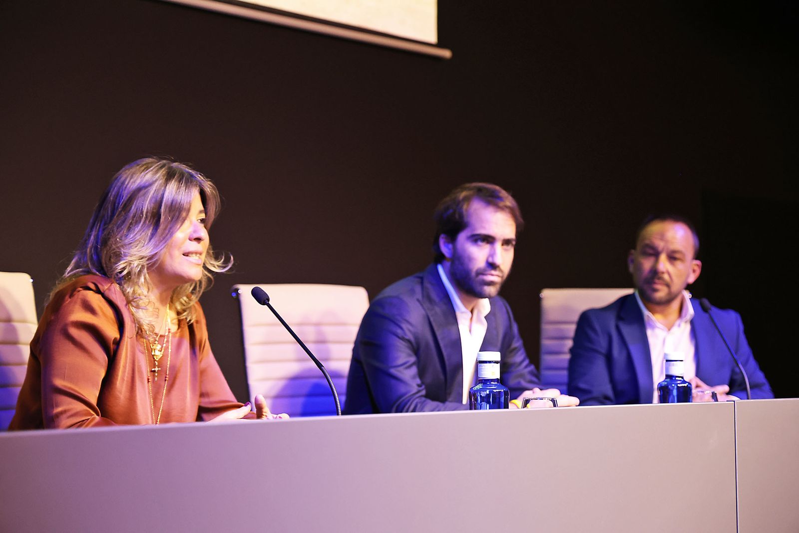 Movitransa presenta los nuevos modelos de BMW IX2 y el X2 en el complejo deportivo Lamiya