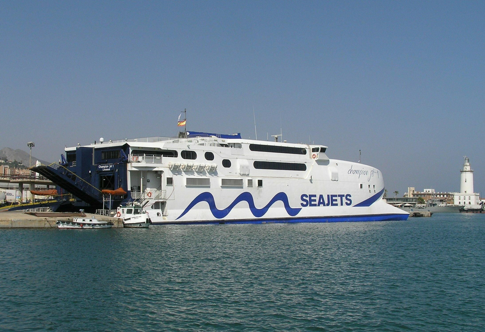 Catamarán rápido ‘Champion Jet 1’ que ha realizado varios de los viajes de refuerzo de Trasmediterránea. Catamarán rápido ‘Champion Jet 1’ que ha realizado varios de los viajes de refuerzo de Trasmediterránea.