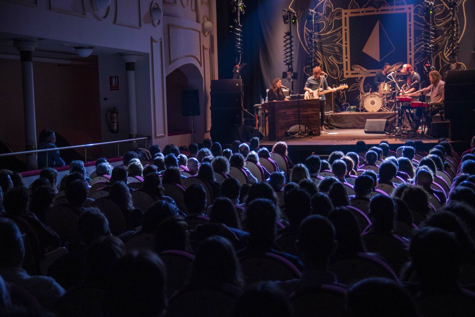 El patio de butacas repleto de público durante el concierto de Morgan el pasado sábado.