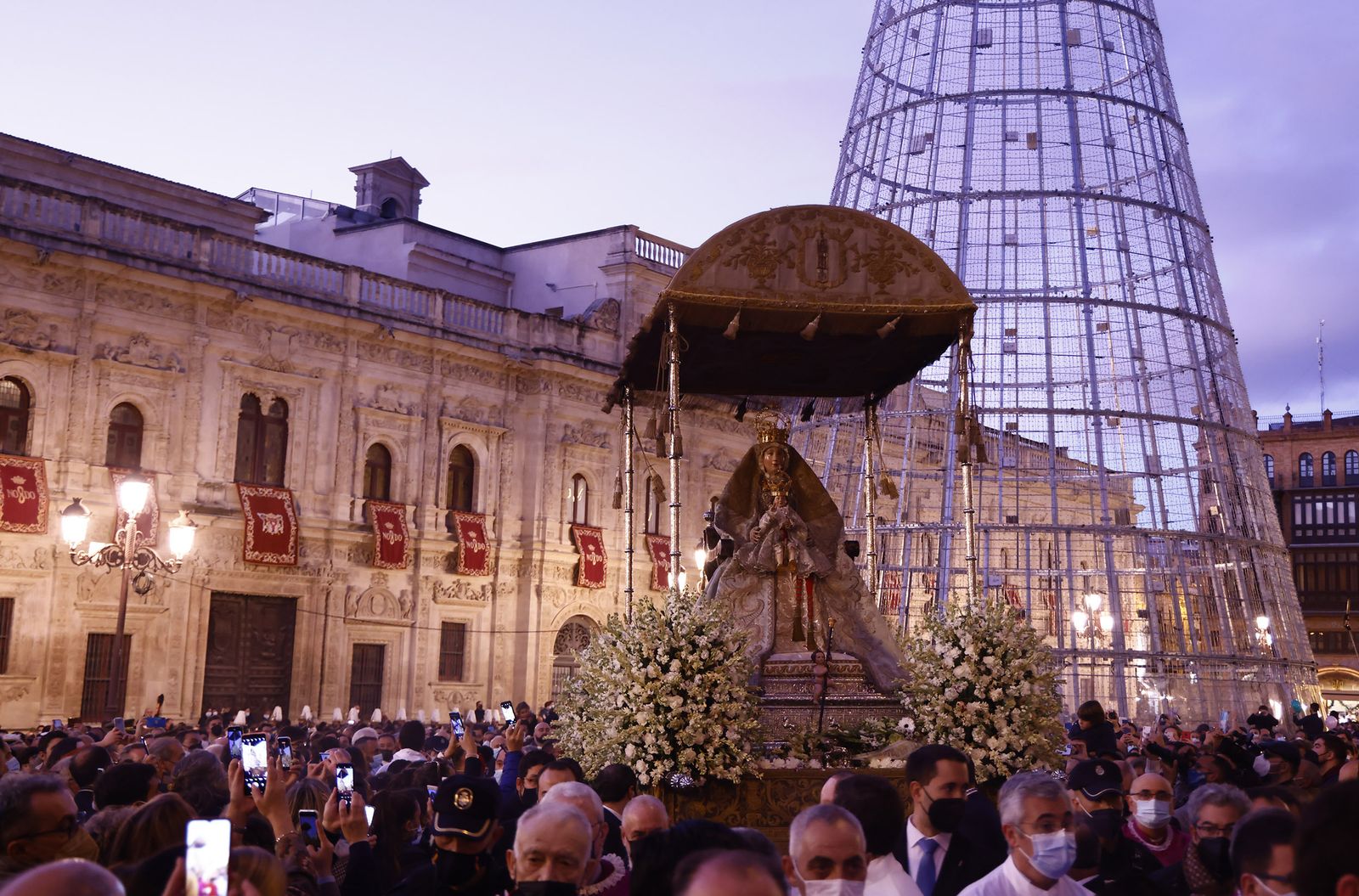 La procesión de la Virgen de los Reyes, en imágenes