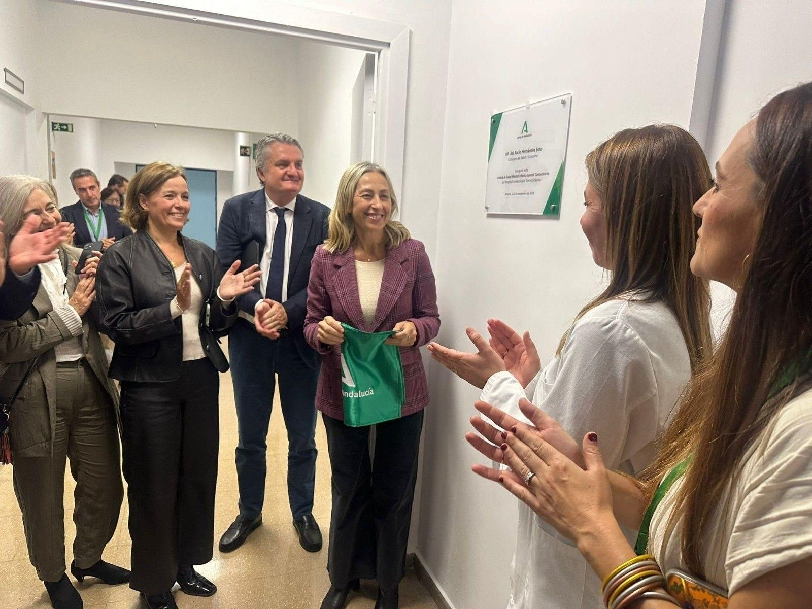 La consejera de Salud y Consumo, Rocío Hernández, en la inauguración de la unidad de Salud Mental Infanto-Juvenil Comunitaria del Hospital Universitario Torrecárdenas de Almería.