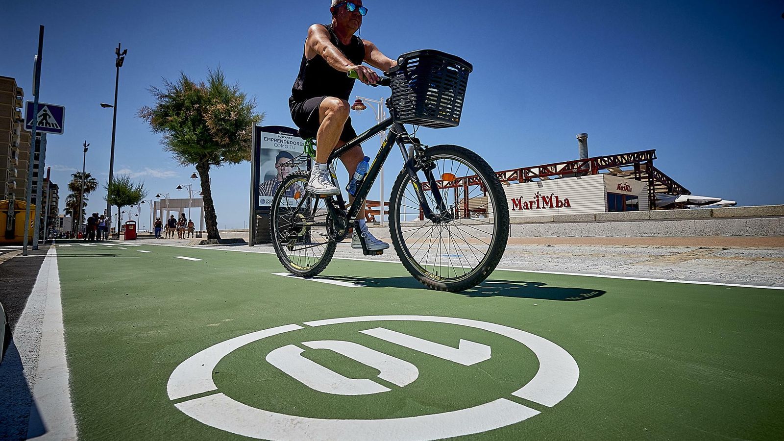 Carril bici por el Paseo Marítimo