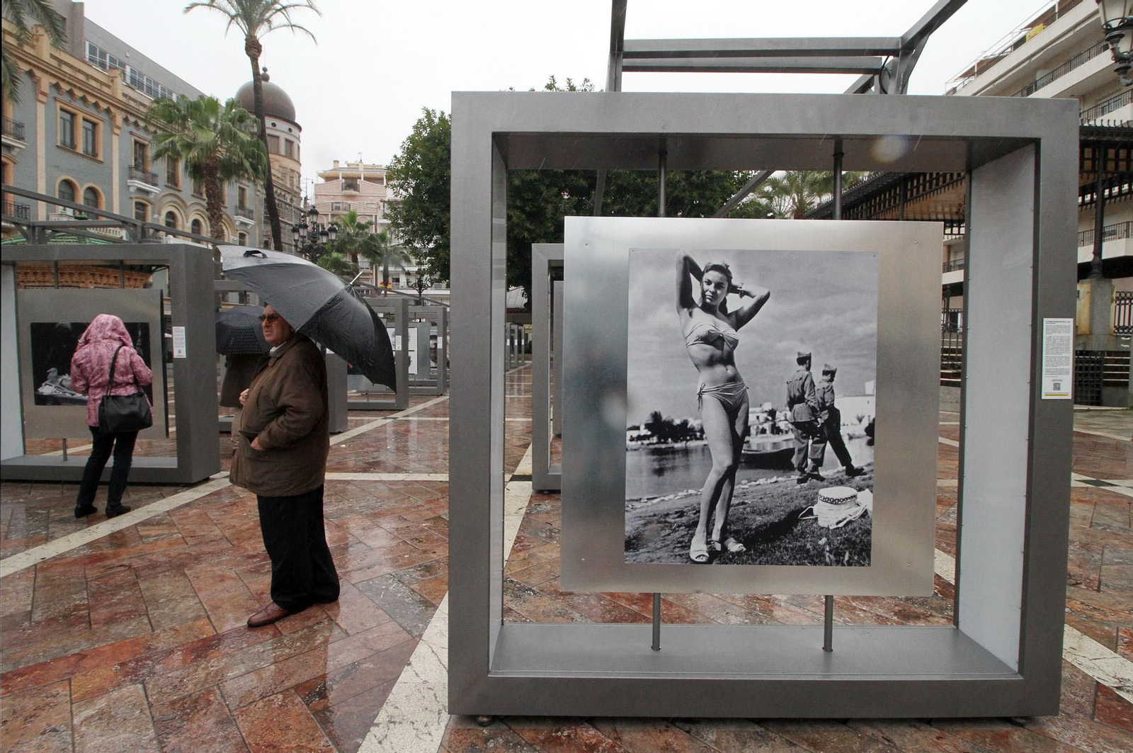 Latitudes, inauguración de la exposición colectiva en la Plaza de Las Monjas en imágenes