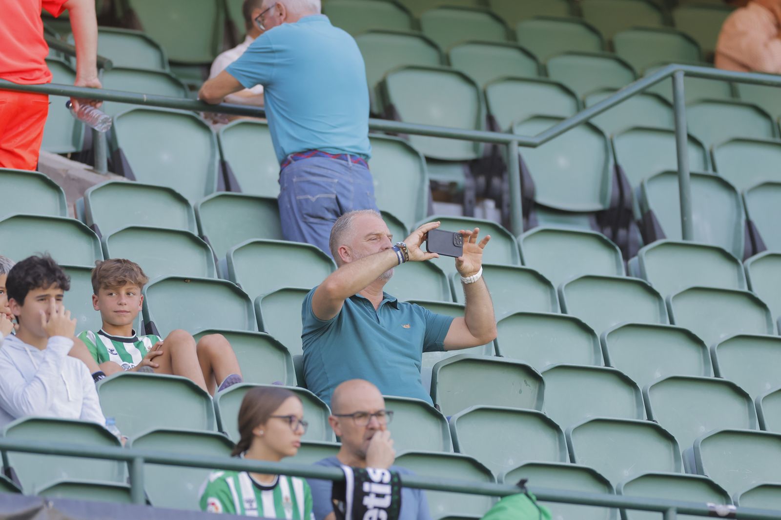 Búscate en la fotos del Betis-Sparta
