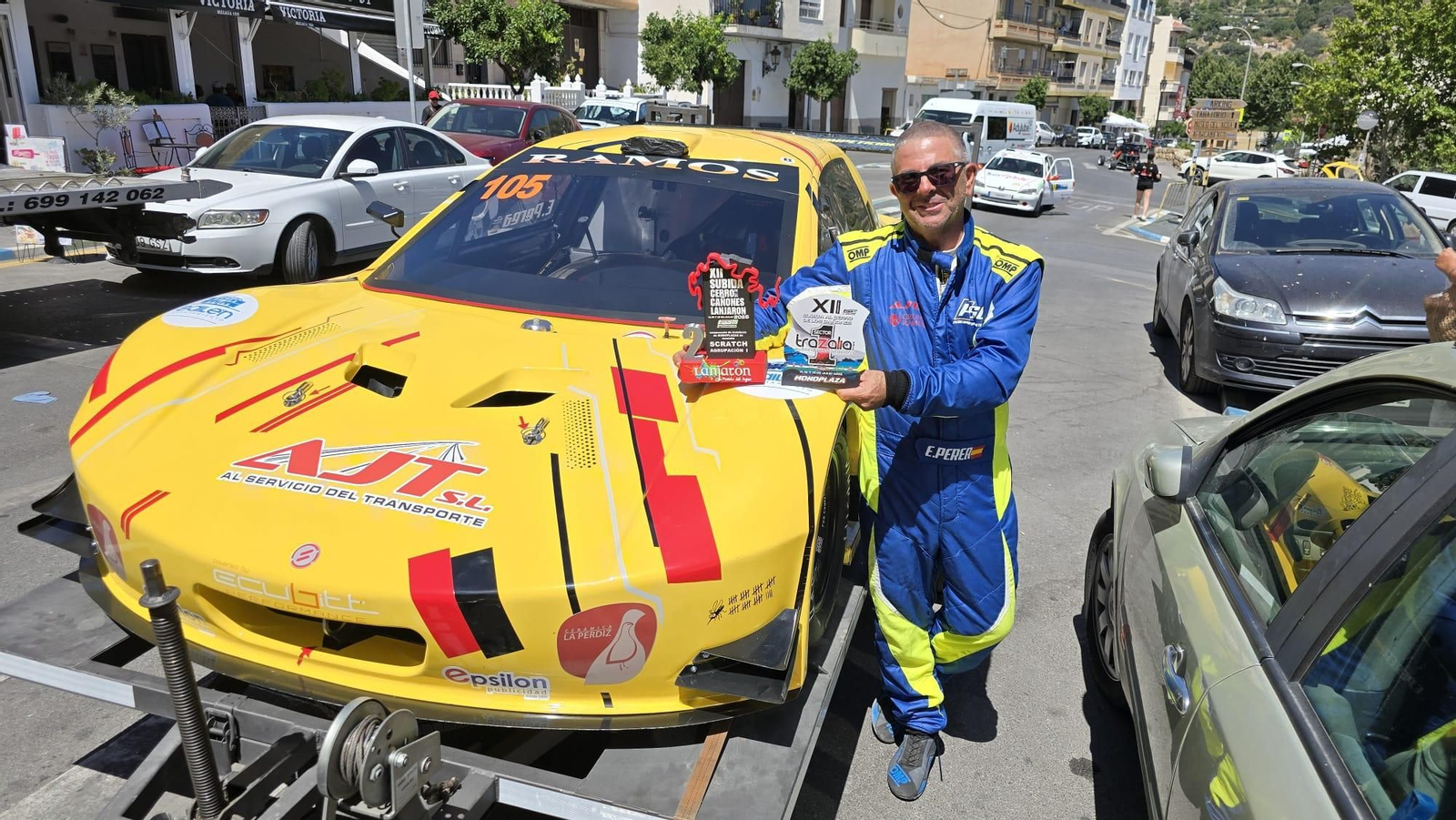 Esteban Perea posa con los trofeos obtenidos en tierras granadinas.