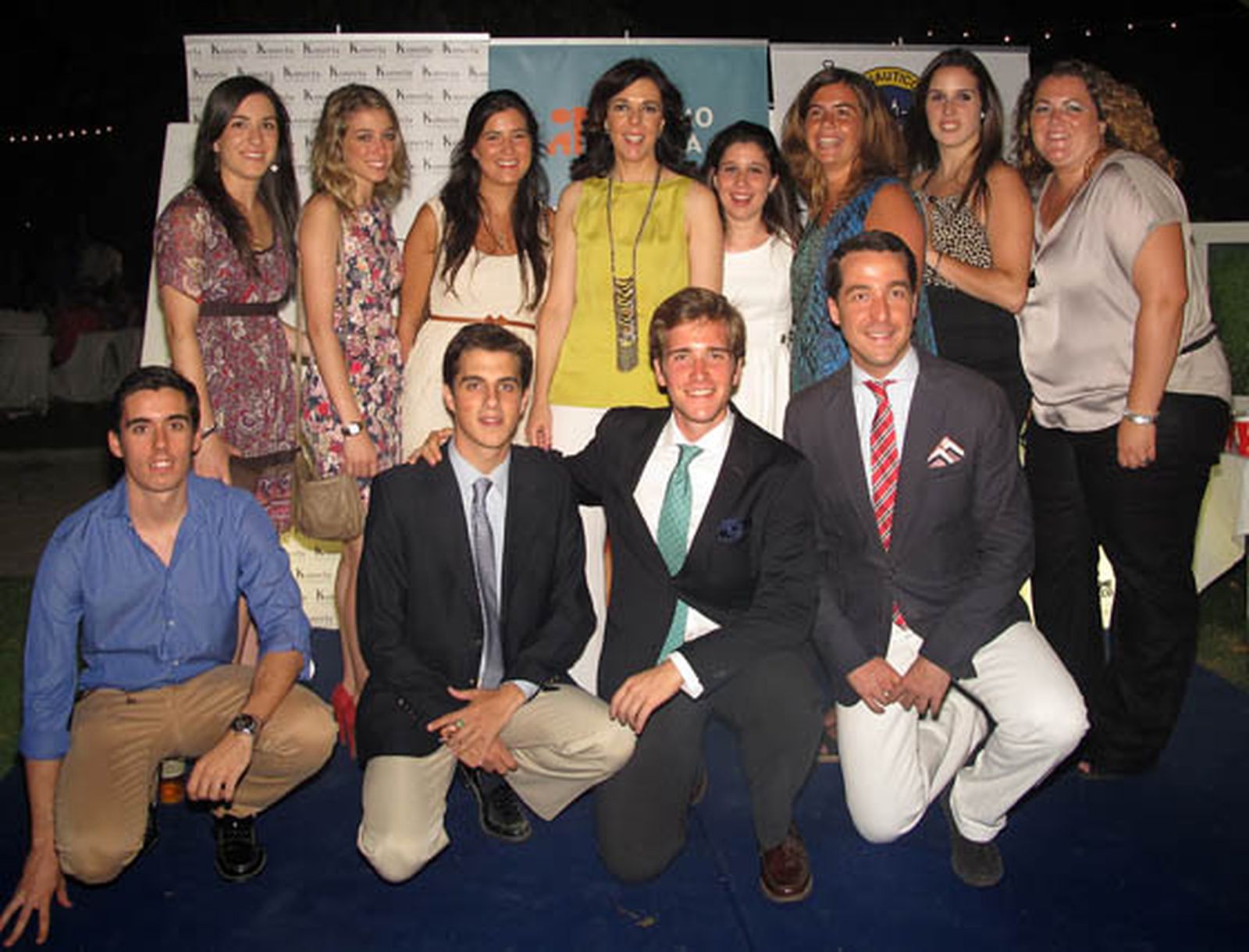 Voluntarios de la Asociación Autismo Sevilla, con María Ángeles Maisanaba, vicepresidenta.

Foto: Victoria Ramírez