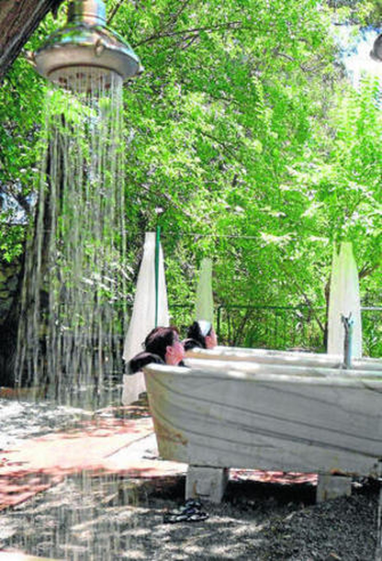 Baños termales en el jardín oriental de Lanjarón.