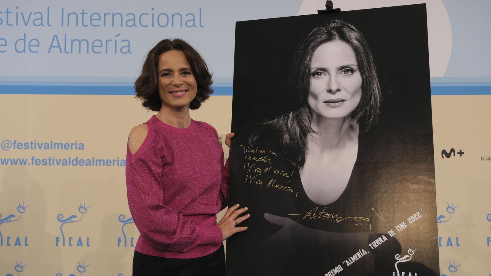 Aitana junto a Aitana.