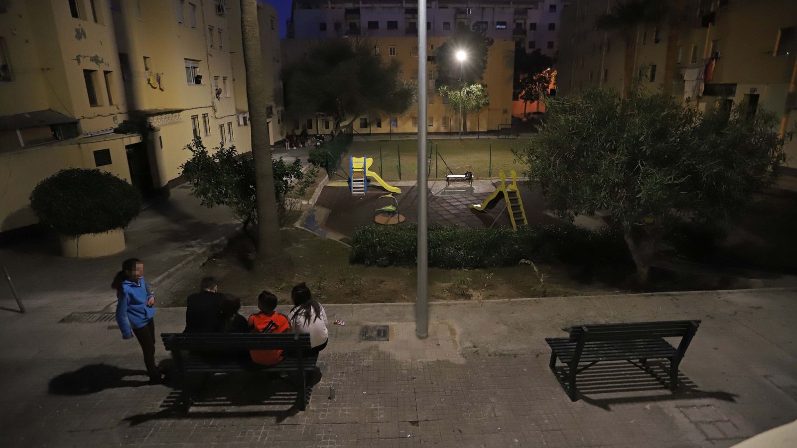 La plaza del Rosario, uno de los últimos lugares donde se renovó el alumbrado en Algeciras.