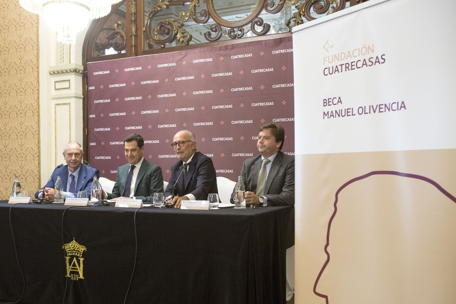 Las imágenes de la entrega de la Beca Manuel Olivencia