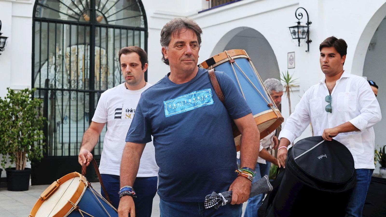 Antonio Rodríguez Cruz encabeza el grupo para comenzar el ensayo