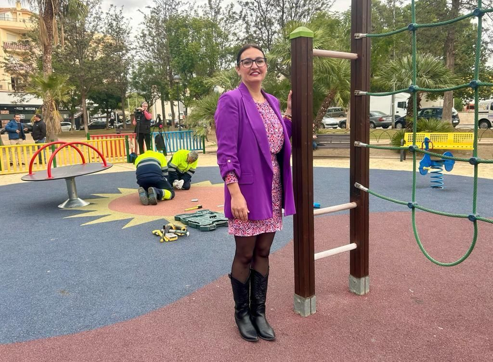 Rocío Ruiz, concejala de Medio Ambiente, en uno de los parques infantiles del municipio