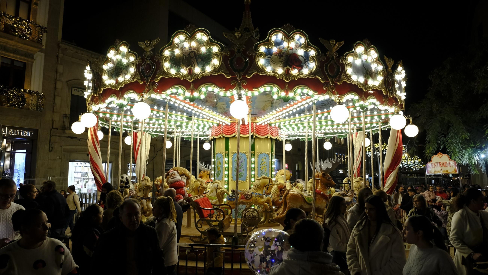 Las mejores imágenes del encendido navideño en Almería