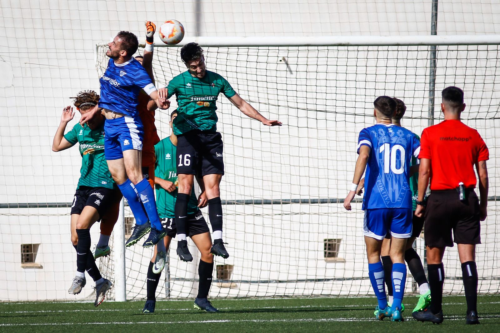 Imagen del derbi entre el Huétor Vega y el Maracena.