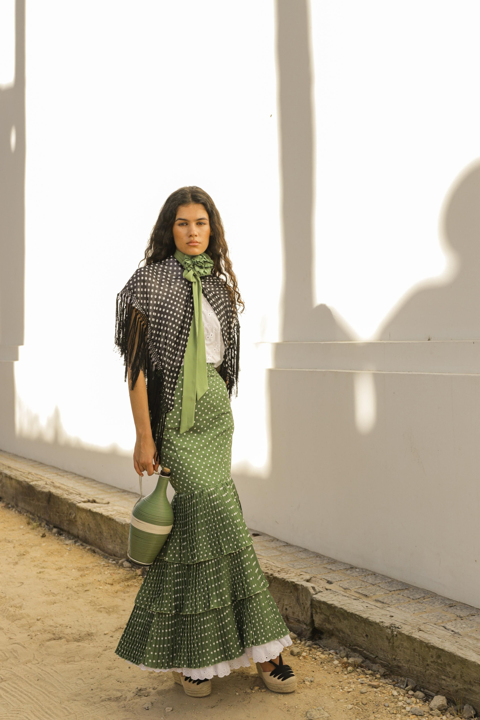 El Rocío 2023: Así es la nueva colección de moda flamenca de Gil Ortiz