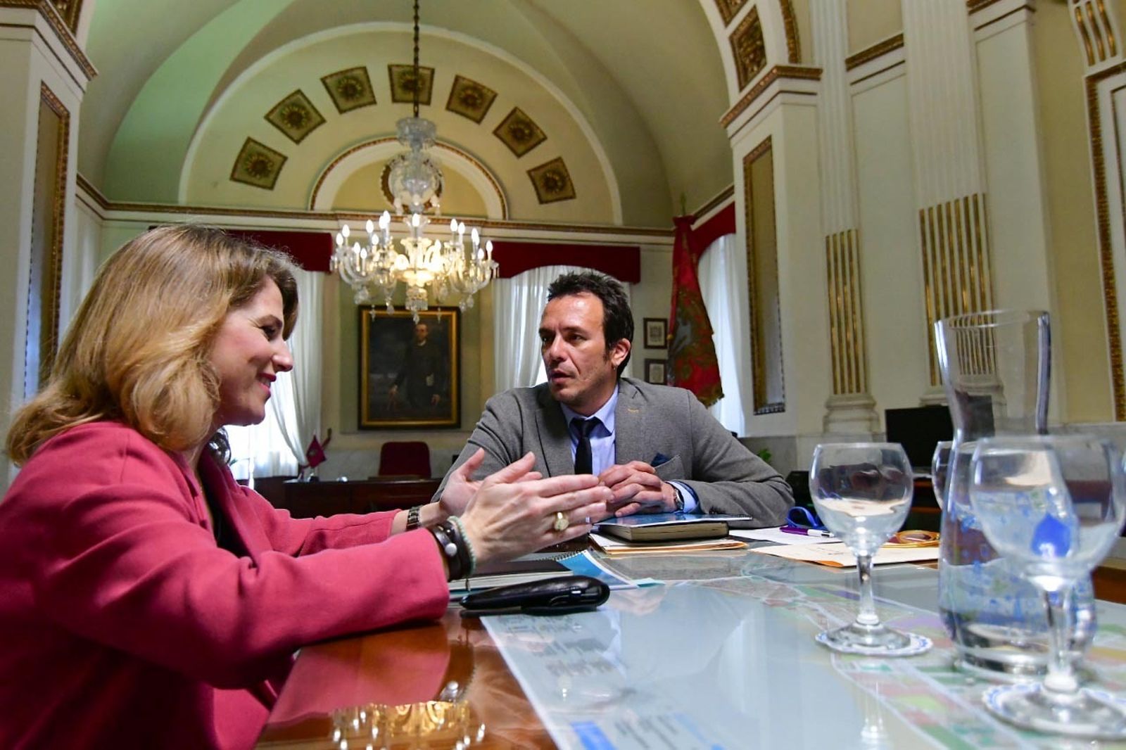 José María González y Ana Mestre en un encuentro celebrado en la Alcaldía de Cádiz.