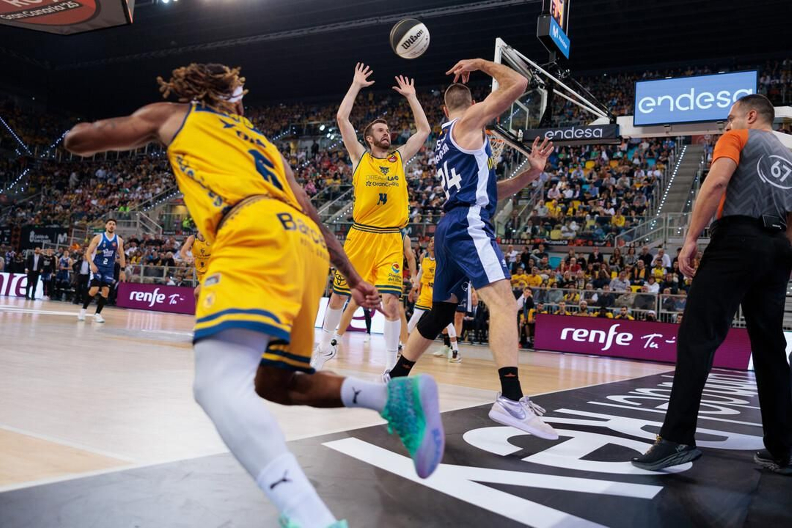 Dreamland Gran Canaria-Valencia Basket: El anfitrión presenta candidatura (79-65) Dreamland Gran Canaria-Valencia Basket: El anfitrión presenta candidatura (79-65)