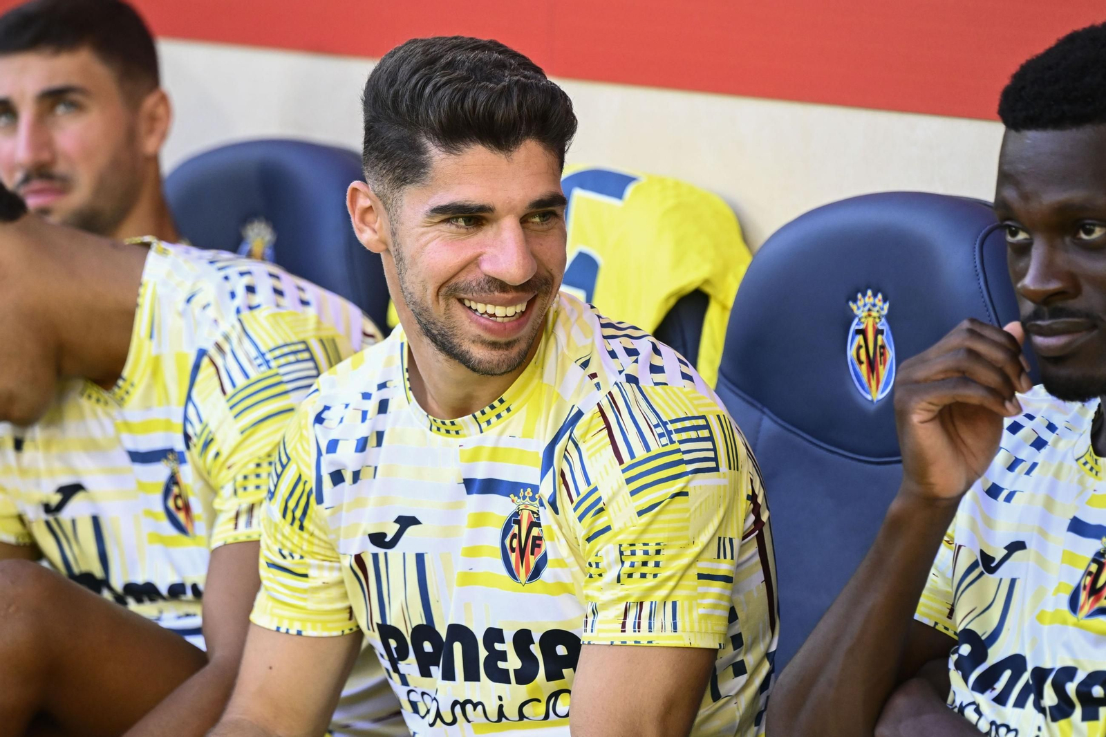 Solomon sonríe en el banquillo del Villarreal.