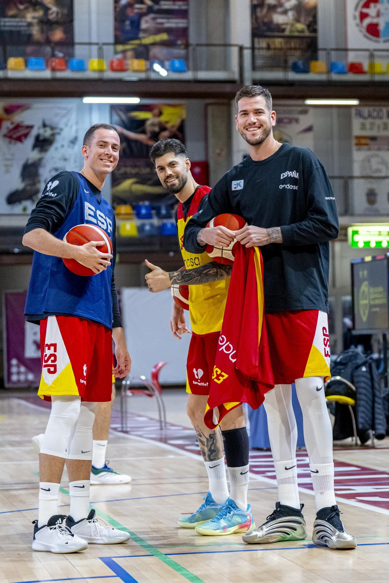 Alberto Díaz, Francis Alonso y Paco Aurioles, en la primera España de Chus Mateo