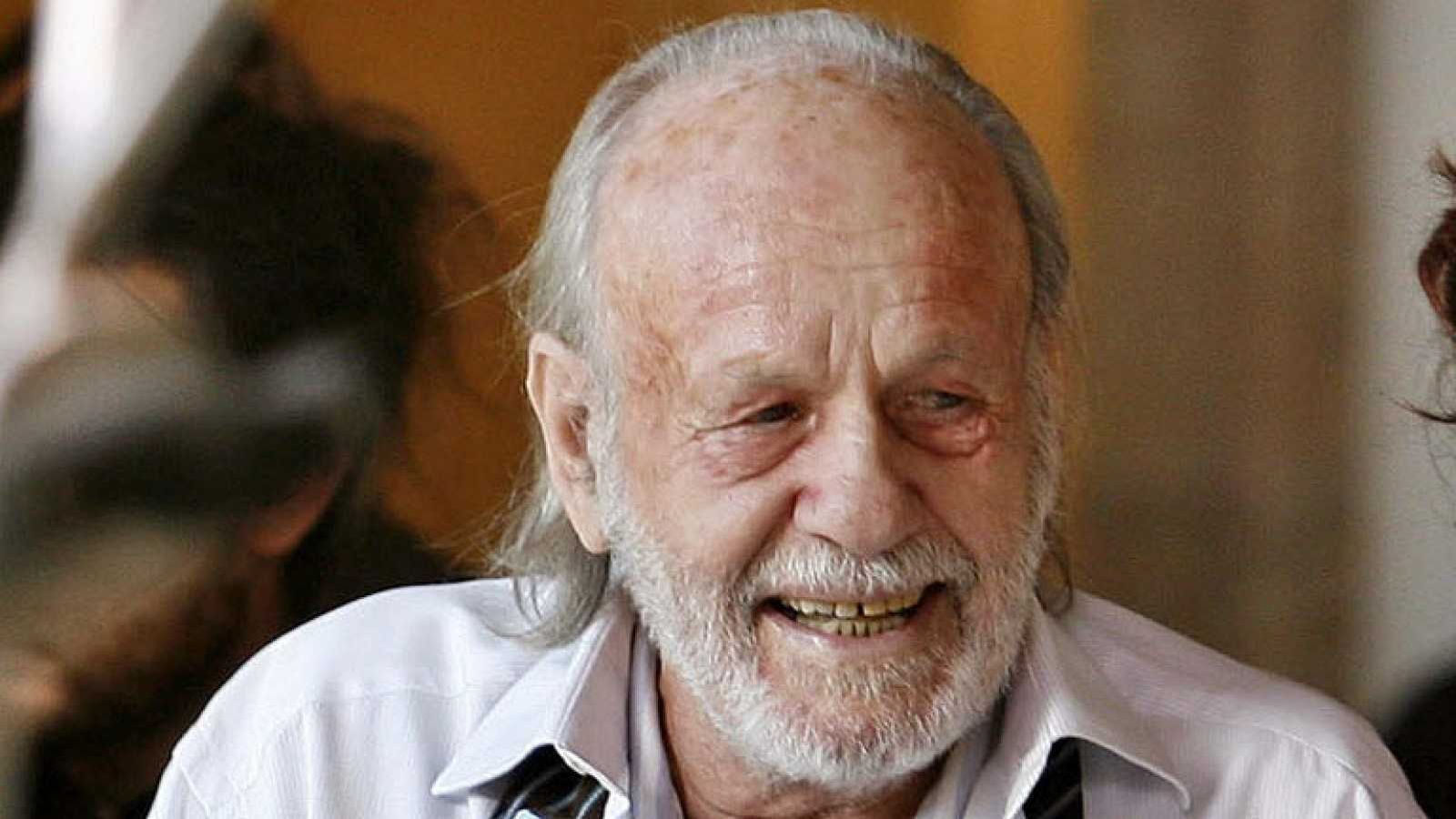 Joan Dalmau fue un actor que en sus orígenes estaba vinculado al mundo del teatro.