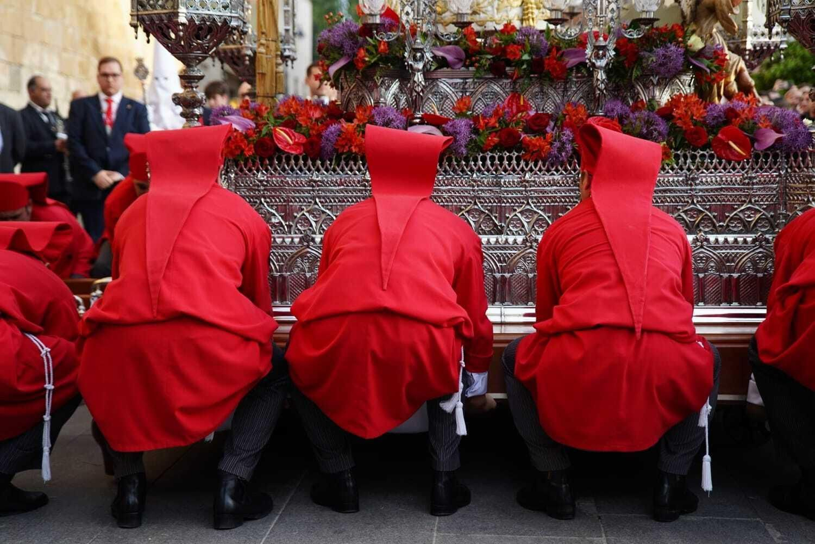 Martes Santo en Lucena: Las procesiones del Carmen, Servitas y Amor y Paz, en imágenes