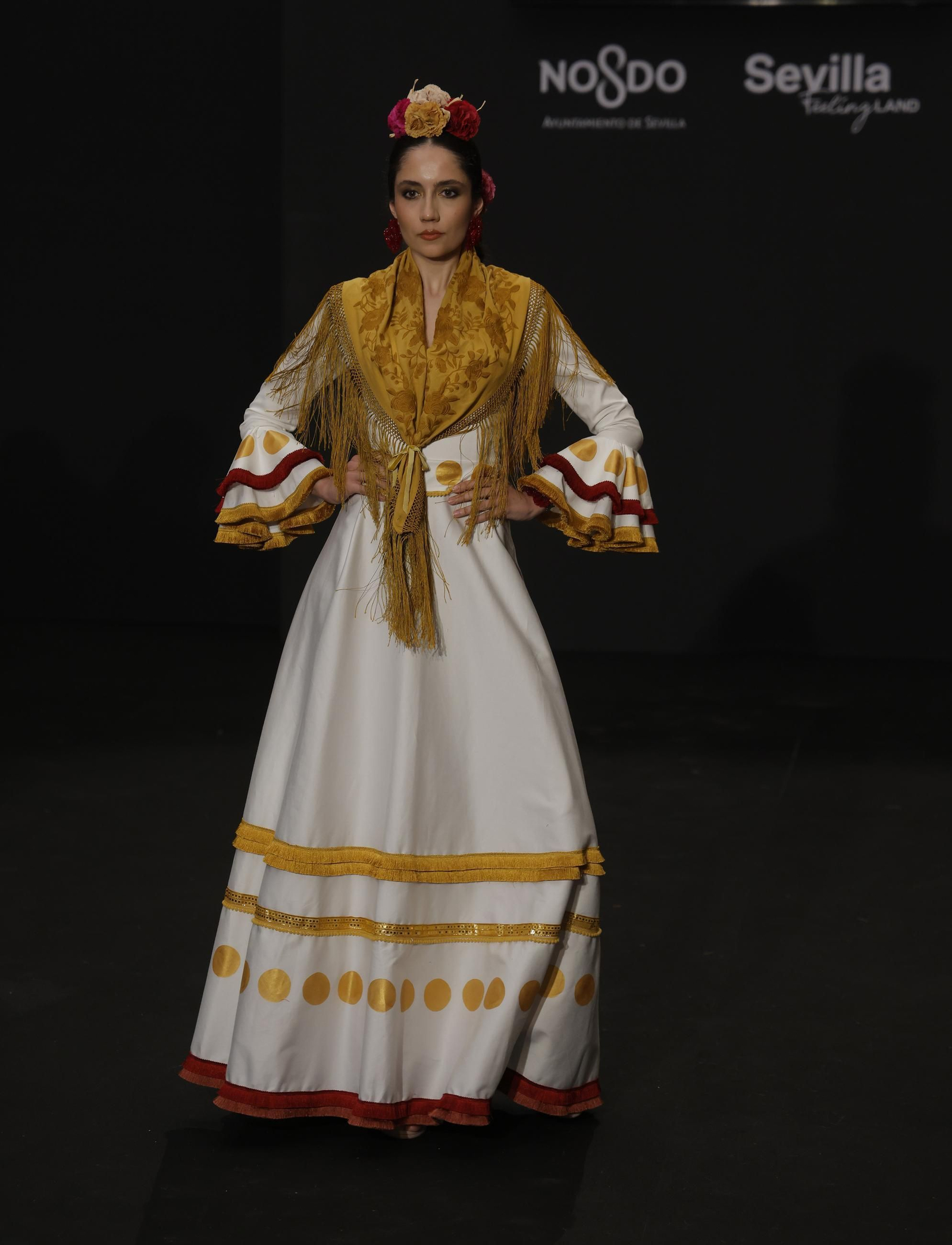 Emprende Lunares, el desfile de moda flamenca de DN Flamenca, que anticipa la Feria de Abril: todas las fotos.