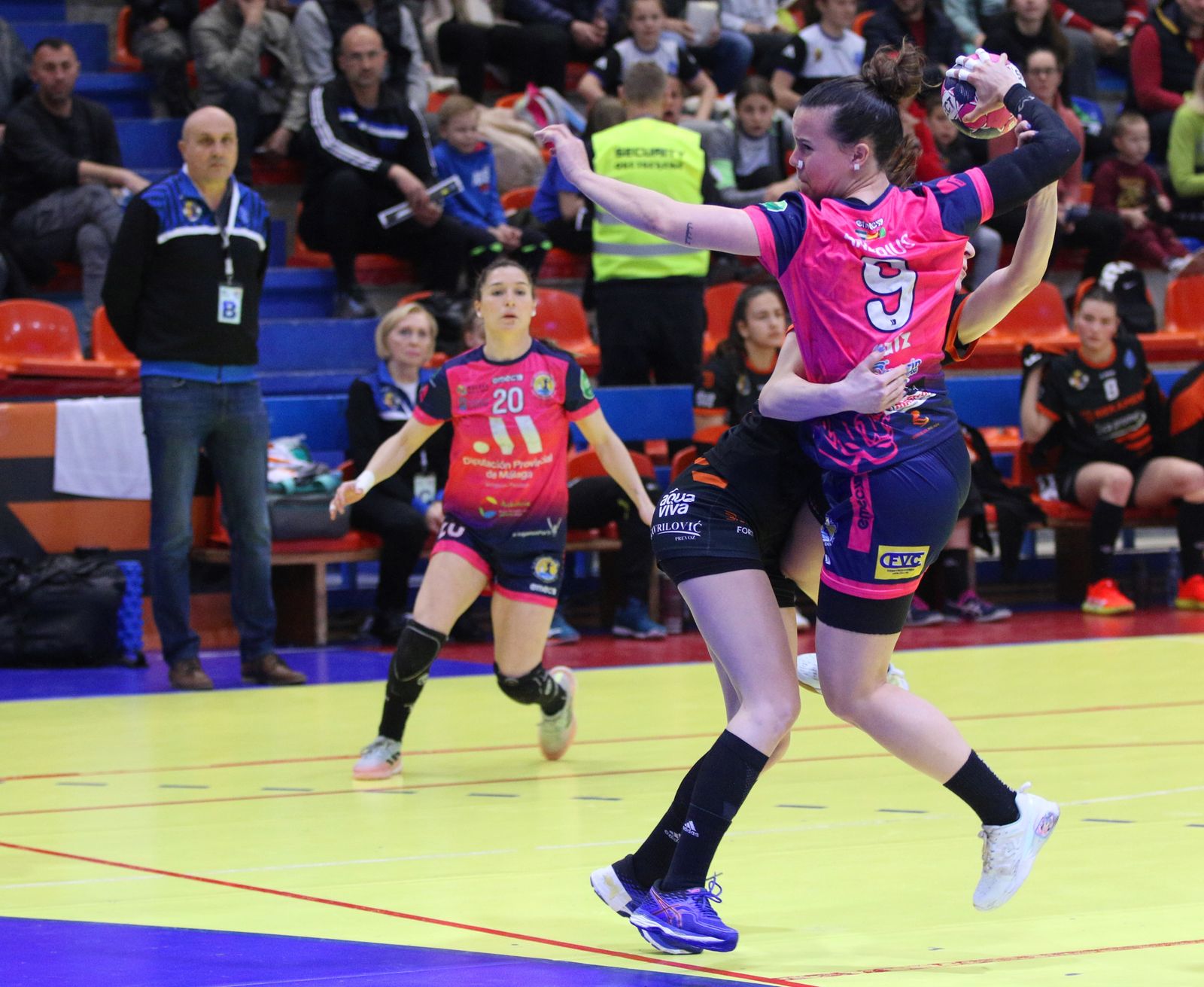 Arderius dispara con resistencia.