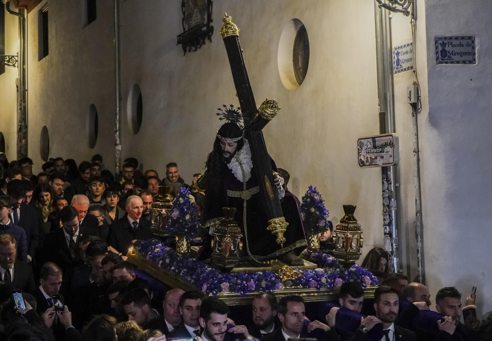 Del Albaicín al Realejo, las imágenes del traslado de Tres Caídas