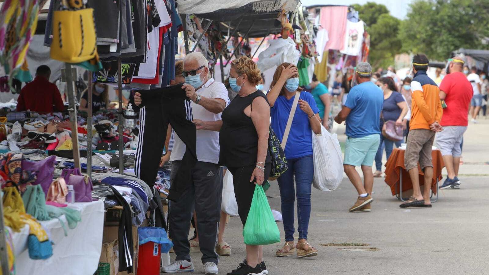 Aspecto que presentaba el mercadillo de La Magdalena en su reapertura.