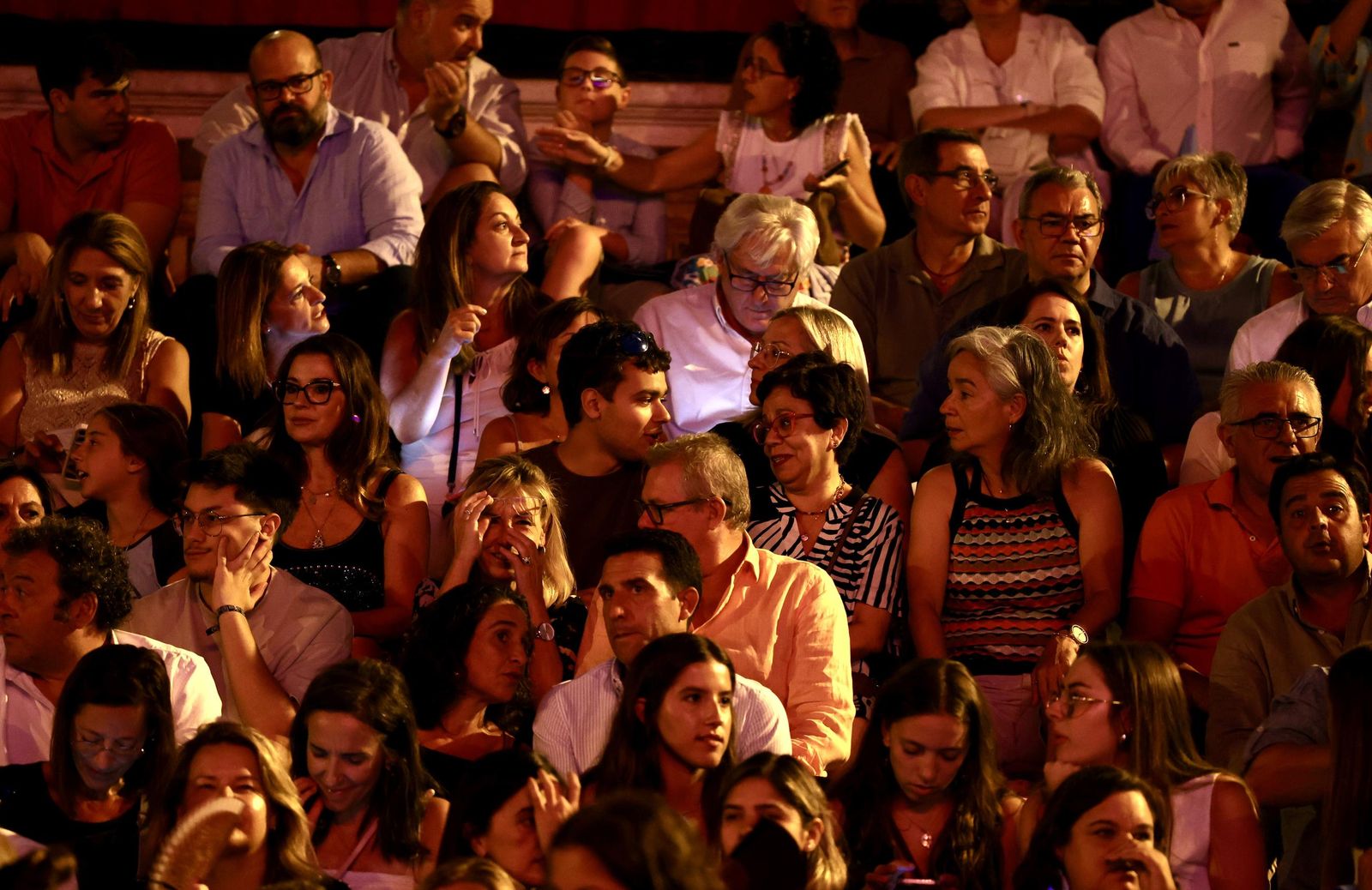 Búscate en el concierto de Hombres G