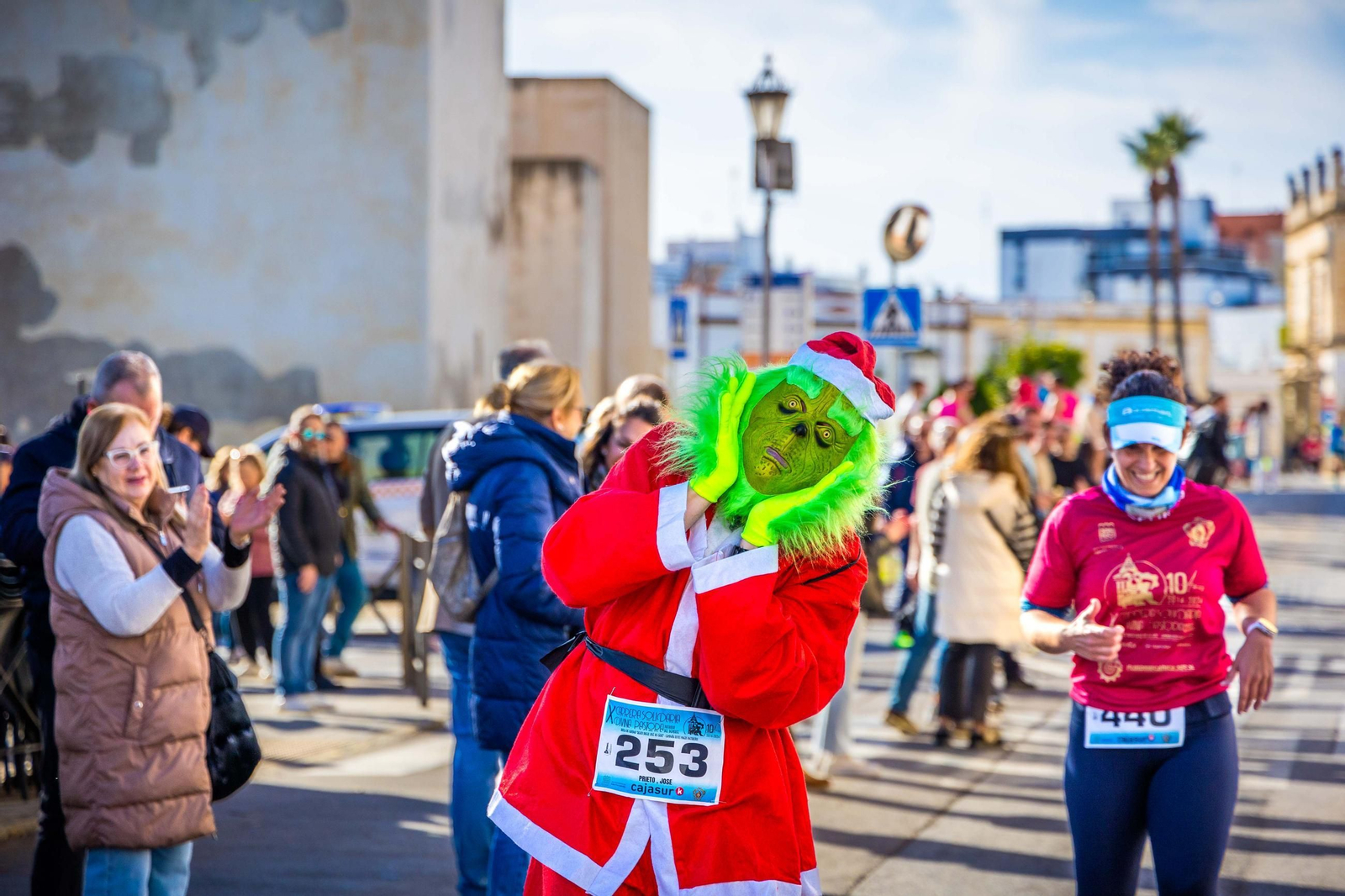 Gran ambiente en la Carrera Solidaria de la Divina Pastora en San Fernando