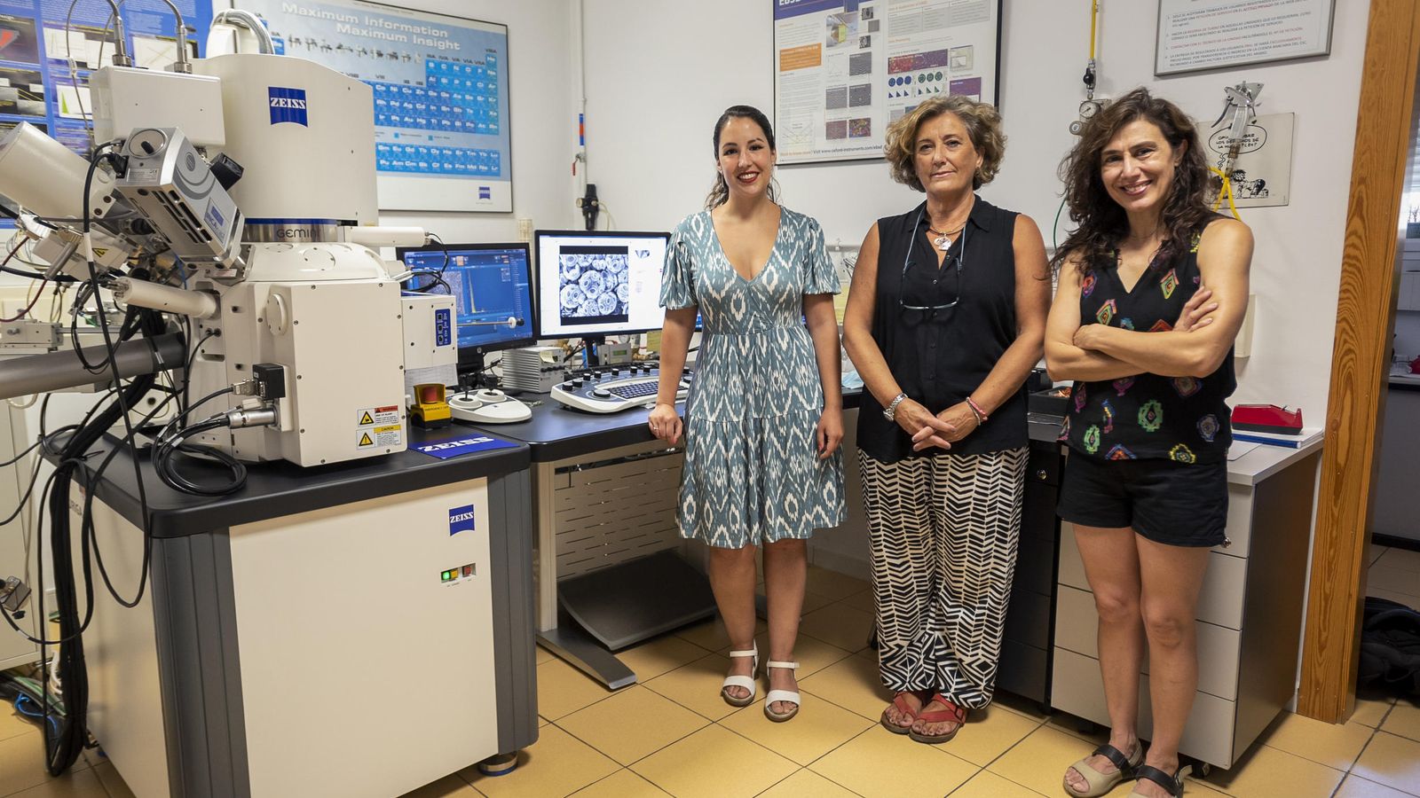 Las científicas de la UGR Alicia González Segura, Lola Molina Fernández e Isabel Sánchez Almazo.