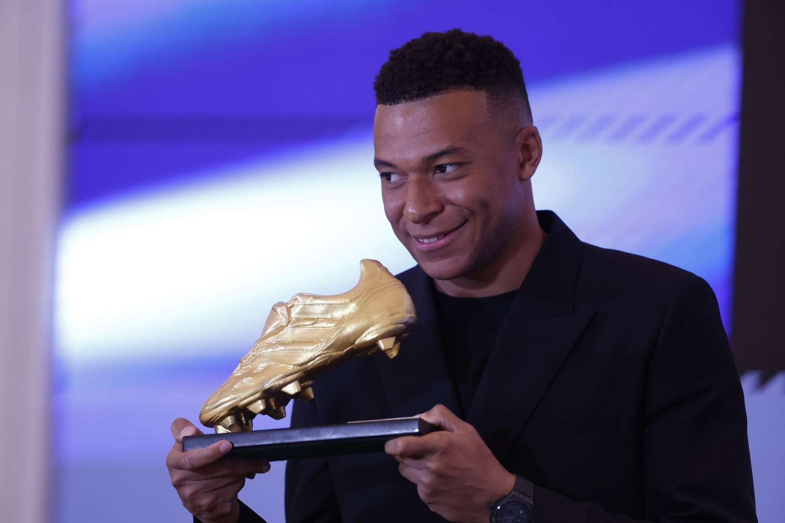 La entrega de la Bota de Oro a Mbappé, en imágenes