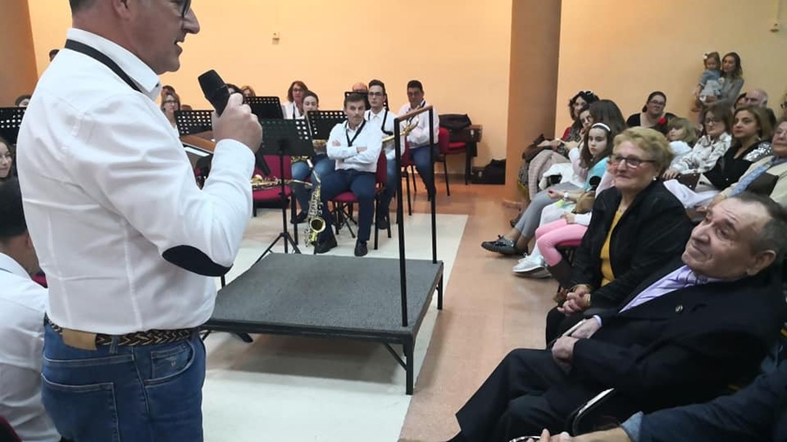 El alcalde de Alhama, Cristóbal Rodríguez, le anunció que es Hijo Adoptivo de Alhama