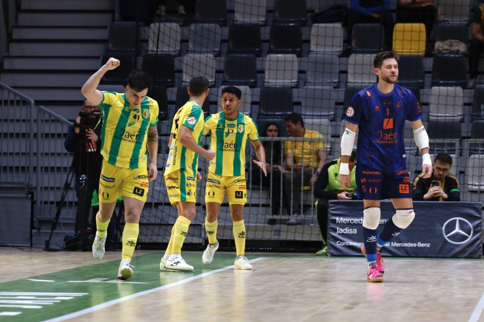 Mati Rosa celebra el segundo tanto amarillo.